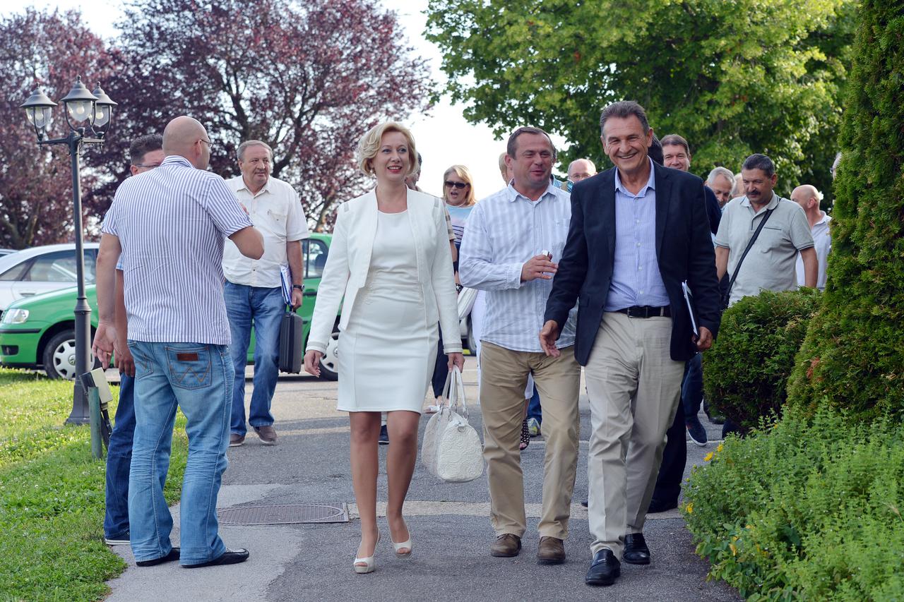 Reformisti pripremili feštu za Čačića