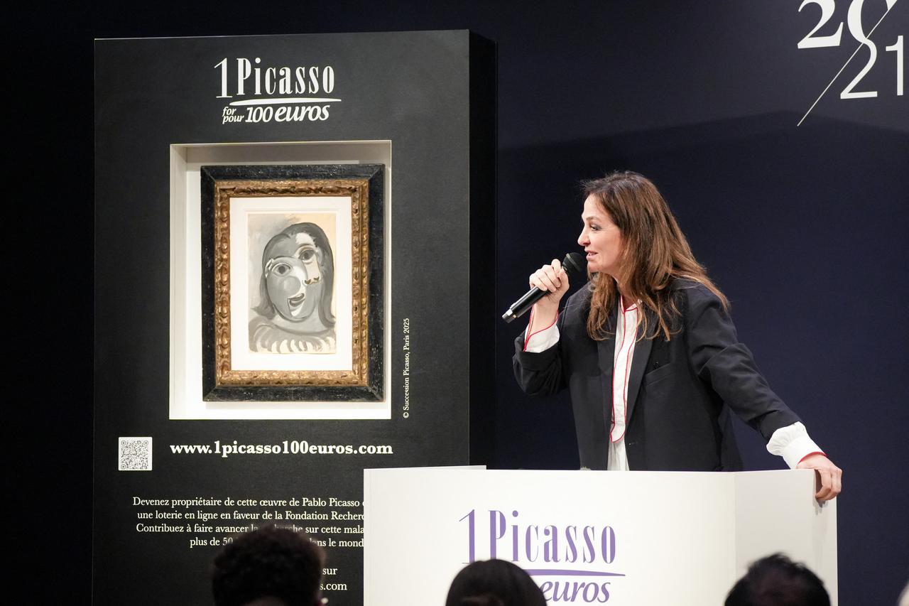 Tirage au sort de la loterie internationale "1 Picasso pour 100 euros" chez Christie’s Paris, au profit de la Fondation Recherche Alzheimer