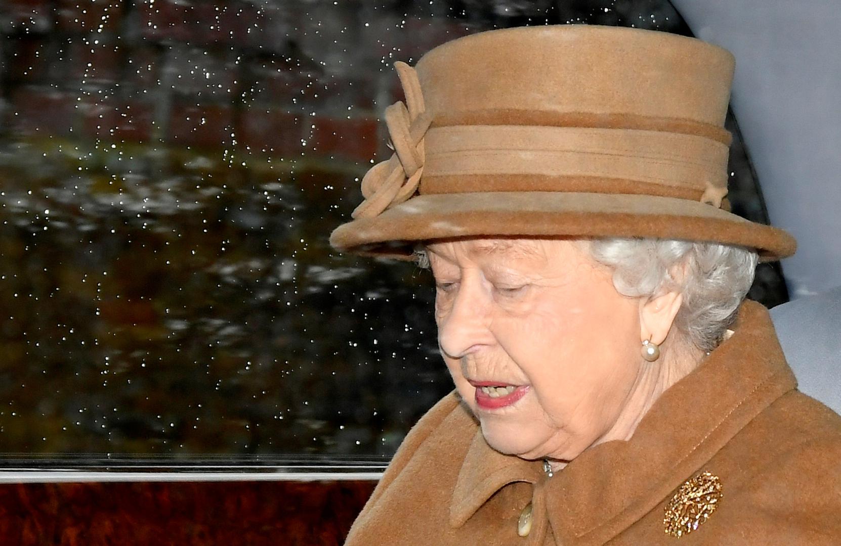 Kraljica Elizabeta još uvijek je u Sandringhamu i tamo će kao i prethodnih godina ostati do sredine veljače, pa se i krizni sastanak kraljevske obitelji zbog toga sutra održava u njezinom dvorcu u Sandringhamu. 