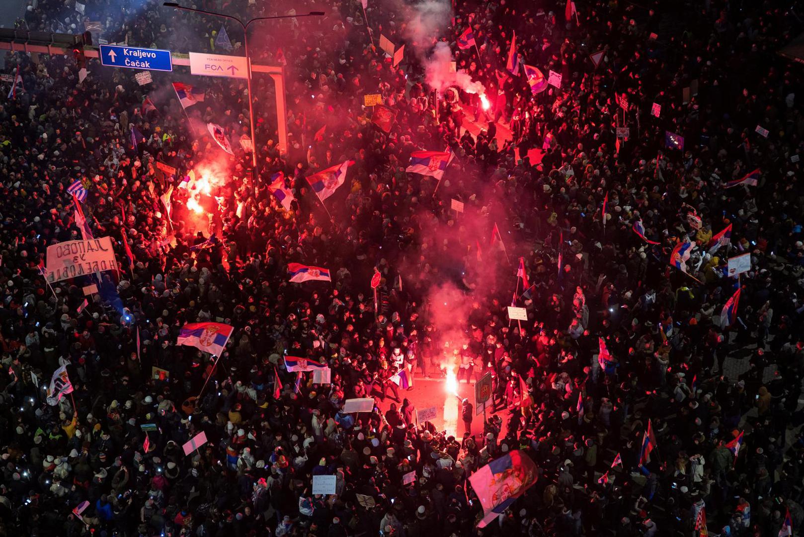 Demonstrators light flares during a protest over the fatal November 2024 Novi Sad railway station roof collapse, in Kragujevac, Serbia February 15, 2025. REUTERS/Marko Djurica Photo: MARKO DJURICA/REUTERS