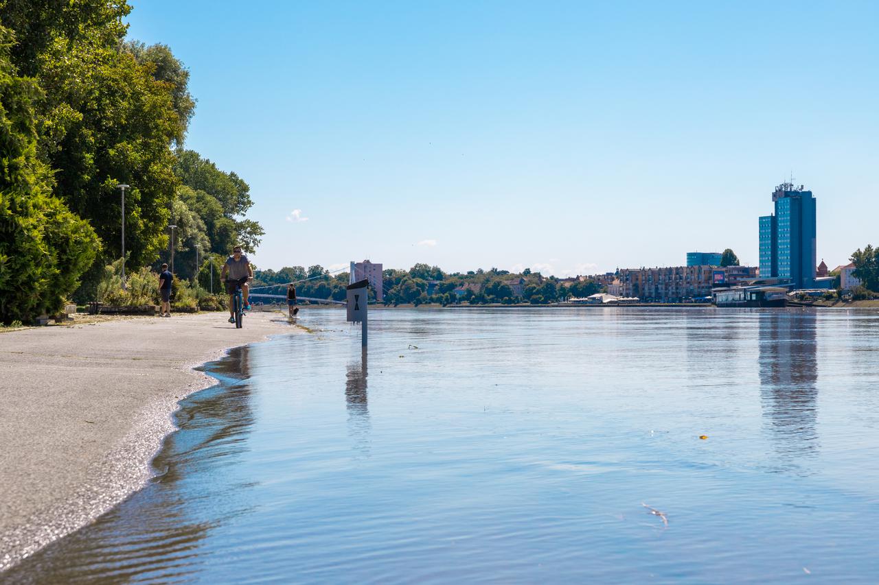 Osijek: Izlijevanje Drave uslijed visokog vodostaja