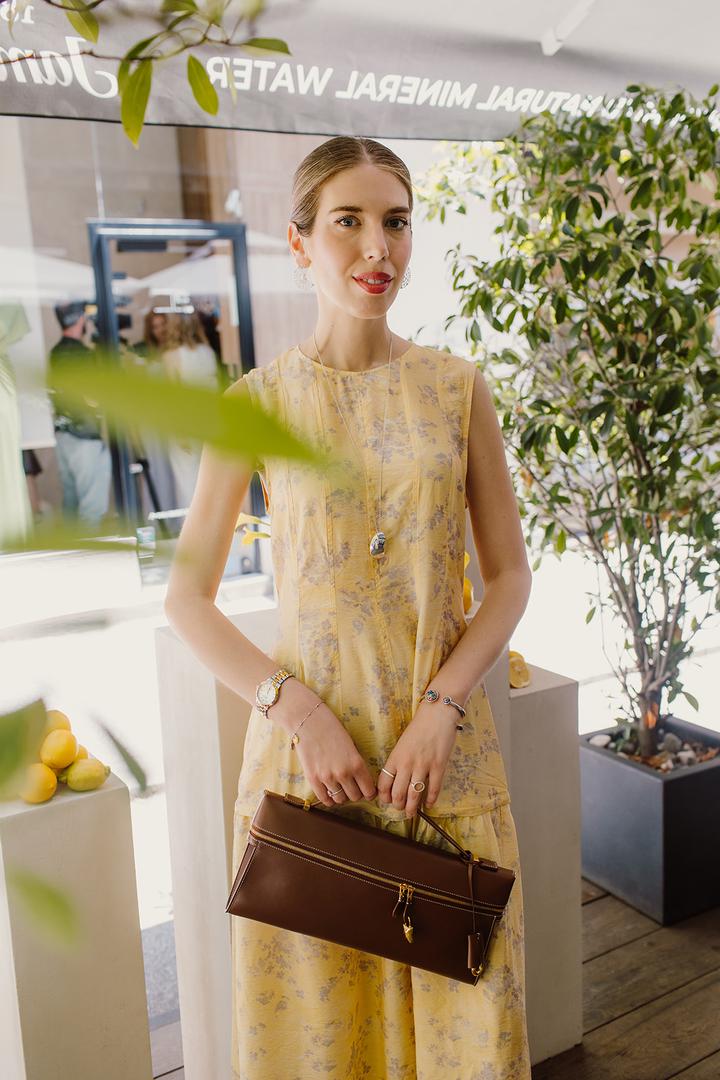 Viljevac Welcome Summer bio je upravo ono što ljetni fashion event treba biti — elegantan, opušten i dovoljno osoban da se brend ne doživi samo kroz odjeću, nego kroz žene koje ga nose.
