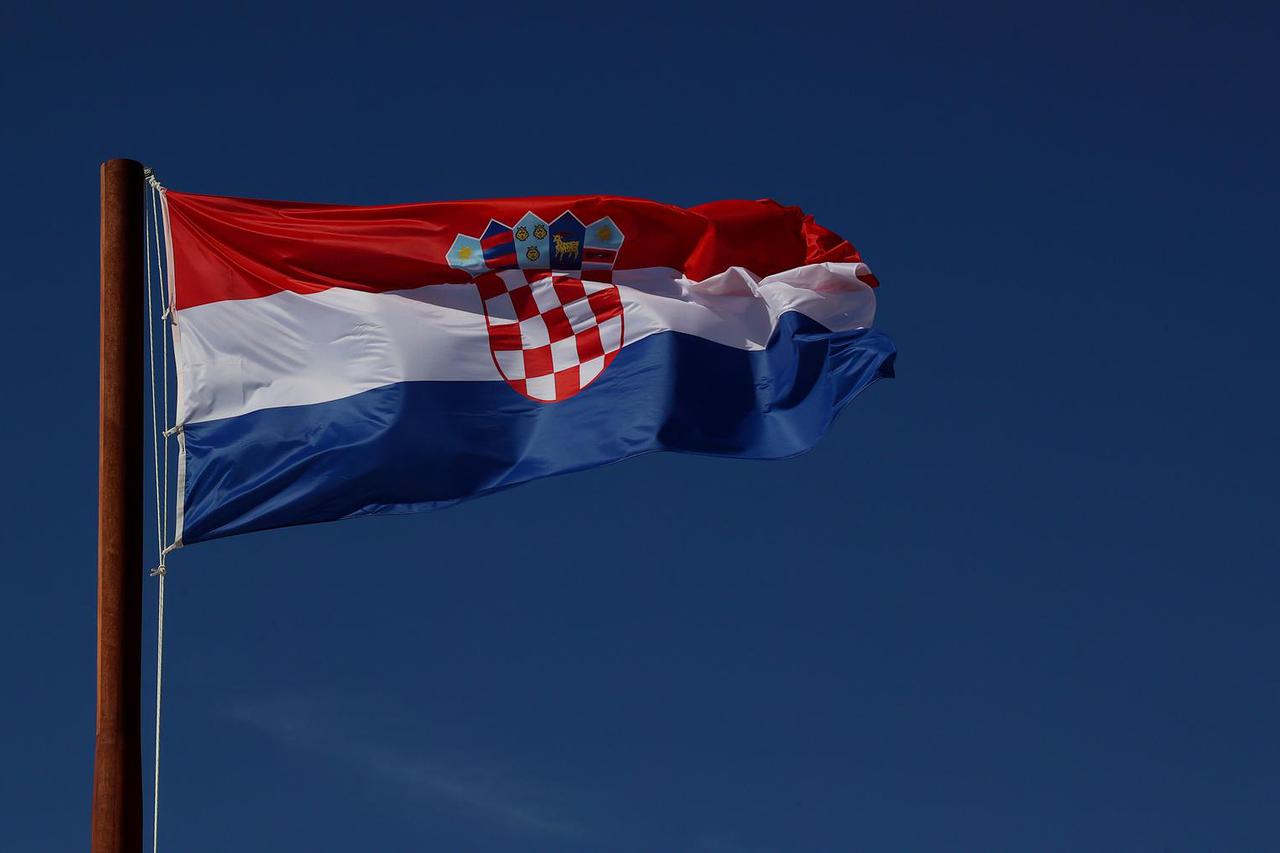 Omiš: U susret Danu državnosti 30. svibnja viori se  Hrvatska zastava