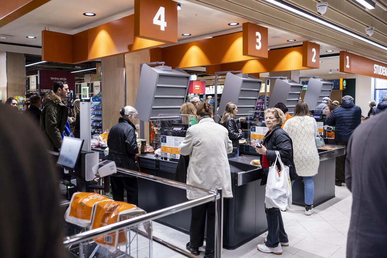 Otvorenje preuređene poslovnice Studenca u Omišu