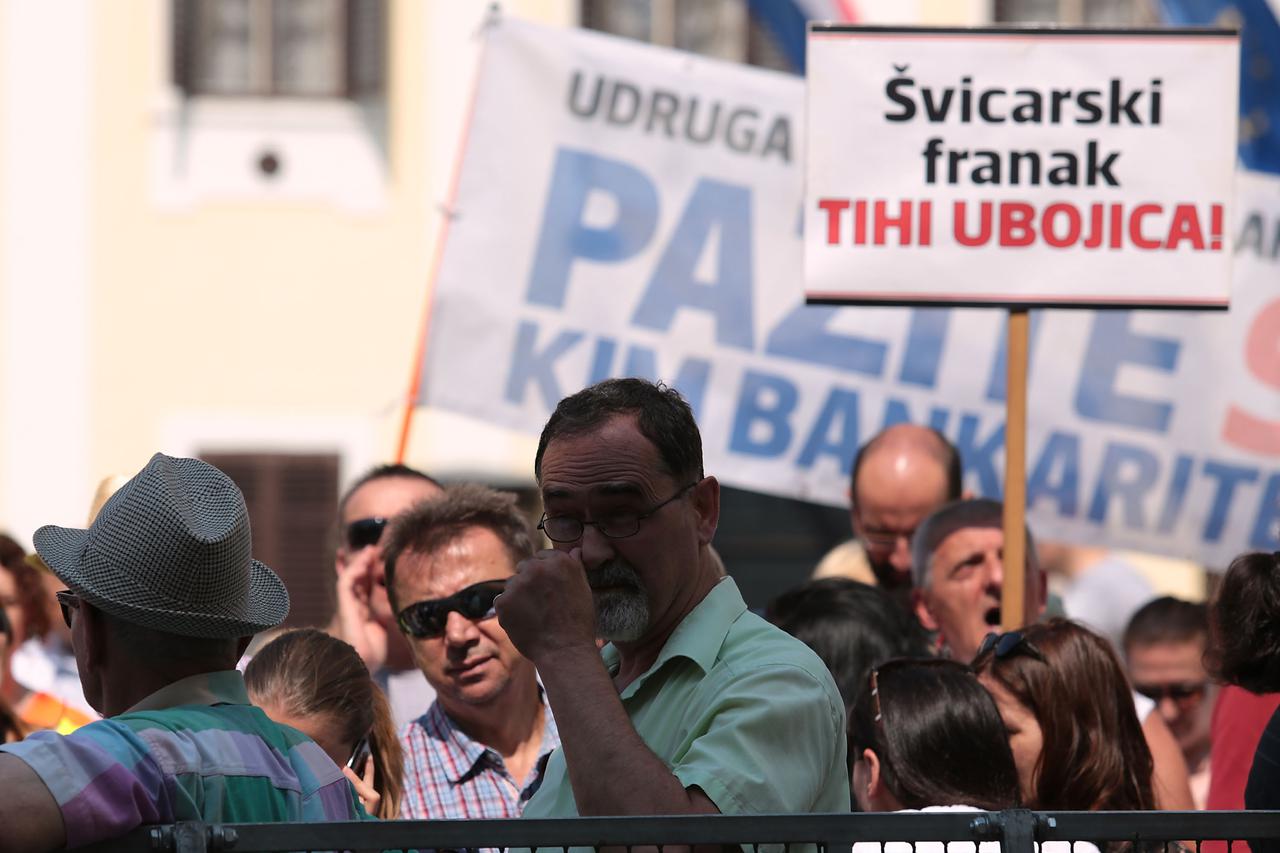 03.07.2015., Zagreb - Na Trgu sv. Marka odrzan je prosvjed Udruge Franak kojim su trazili osnivanje istraznog povjerenstva za slucaj Franak, donosenje zakona o povratu preplacenih kamata na osnovu presude Vrhovnog suda, zakona o ukidanju CHF valutne klauz