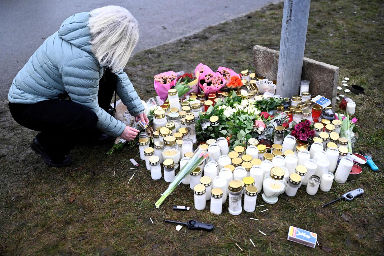 A woman lights a candle, the day after the school shooting at Risbergska school in Orebro, Sweden February 5, 2025.  TT News Agency/Christine Olsson via REUTERS      ATTENTION EDITORS - THIS IMAGE WAS PROVIDED BY A THIRD PARTY. SWEDEN OUT. NO COMMERCIAL OR EDITORIAL SALES IN SWEDEN.     TPX IMAGES OF THE DAY Photo: CHRISTINE OLSSON/TT/REUTERS