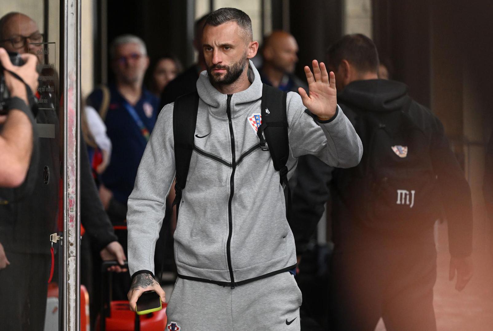 Marcelo Brozović jedan je od aktivnijih kada je ulaganje u pitanju. Njegova obitelj je uložila u kafić u Velikoj Gorici, pokrenuo je vlastitu liniju odjeće te proizvodio je kremu za mišiće i zglobove na bazi CDB-a. 