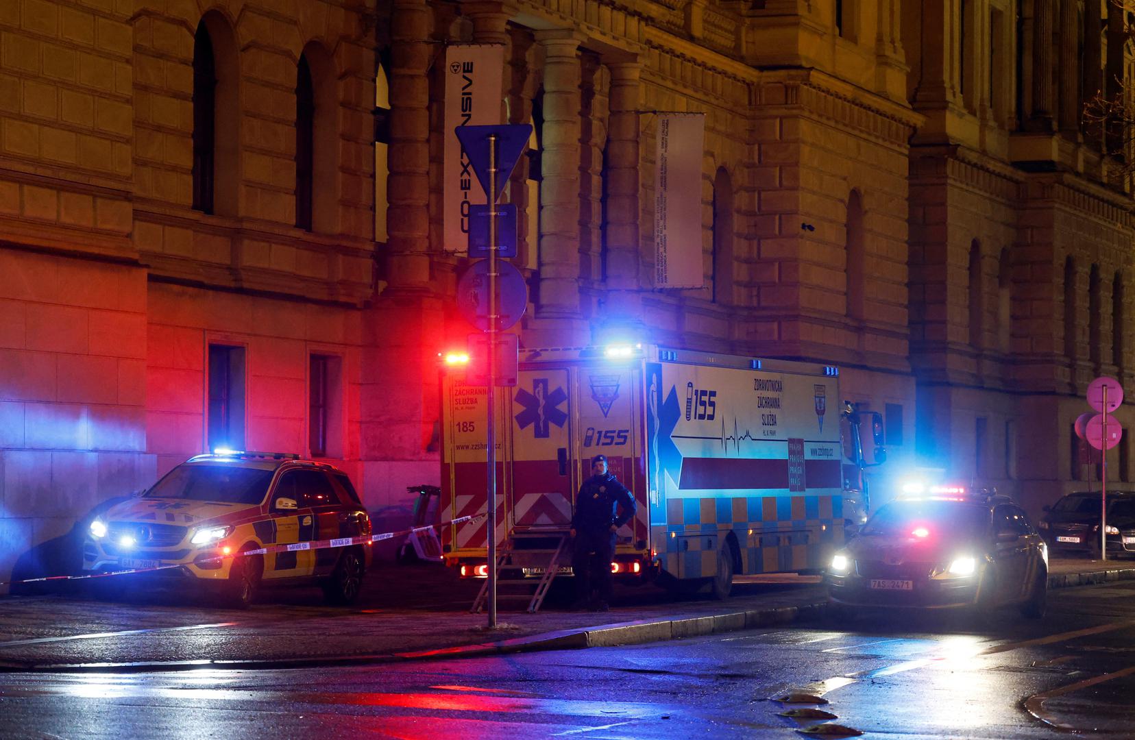 A police officer stands next to ambulances parked near the area of the shooting at one of the buildings of Charles University in Prague, Czech Republic, December 21, 2023. REUTERS/David W Cerny Photo: DAVID W CERNY/REUTERS