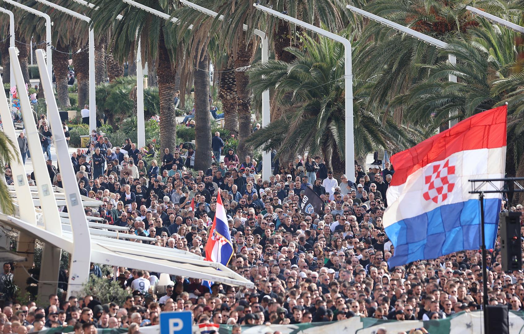 Galerija: FOTO Torcida na Rivi održala prosvjed str. 1 | Večernji.hr