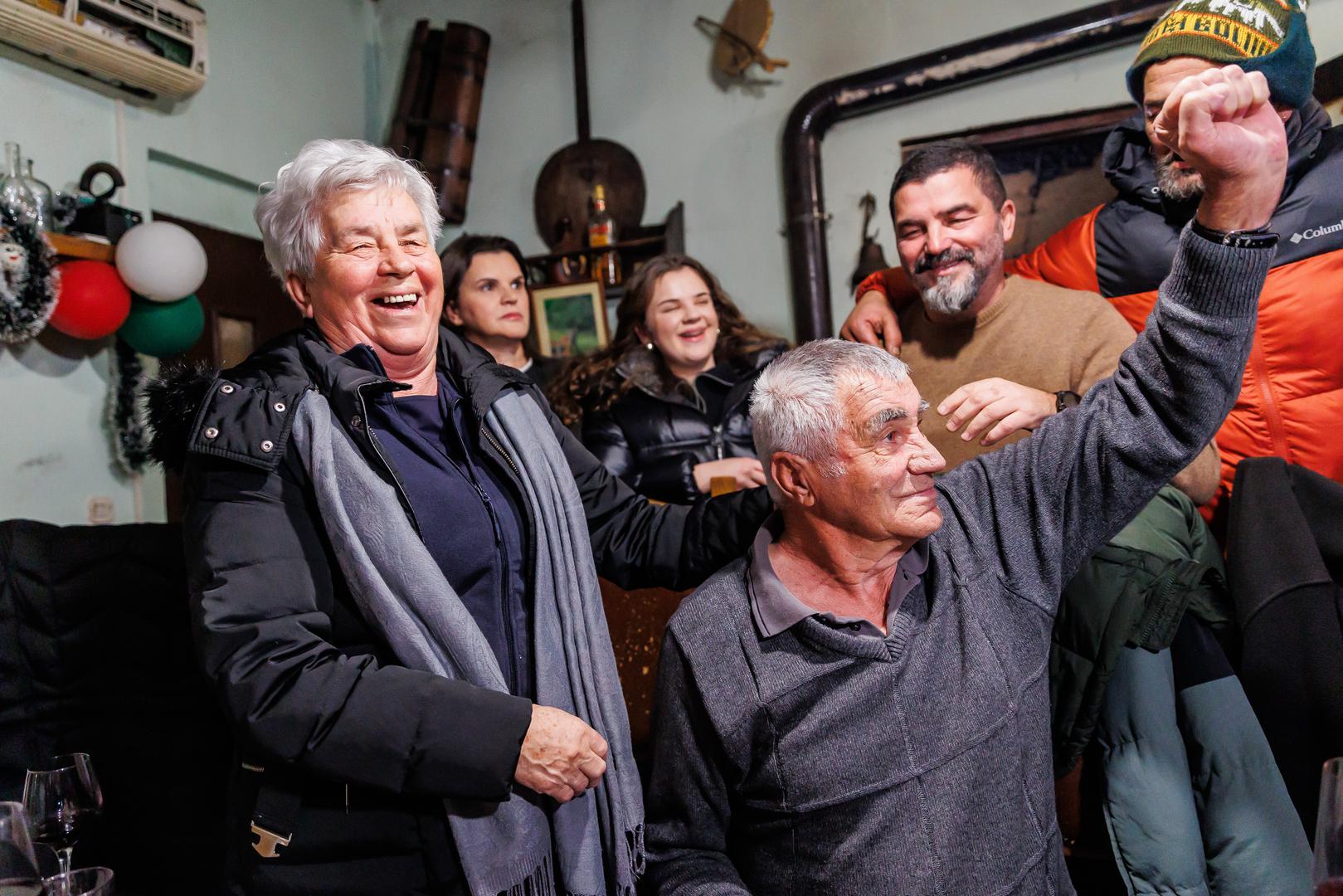 "Osjećam se izvanredno. Očekivao sam pobjedu i veću od ove", rekao je Ivan Milanović, stric Zorana Milanovića, nakon objave prvih izbornih rezultata