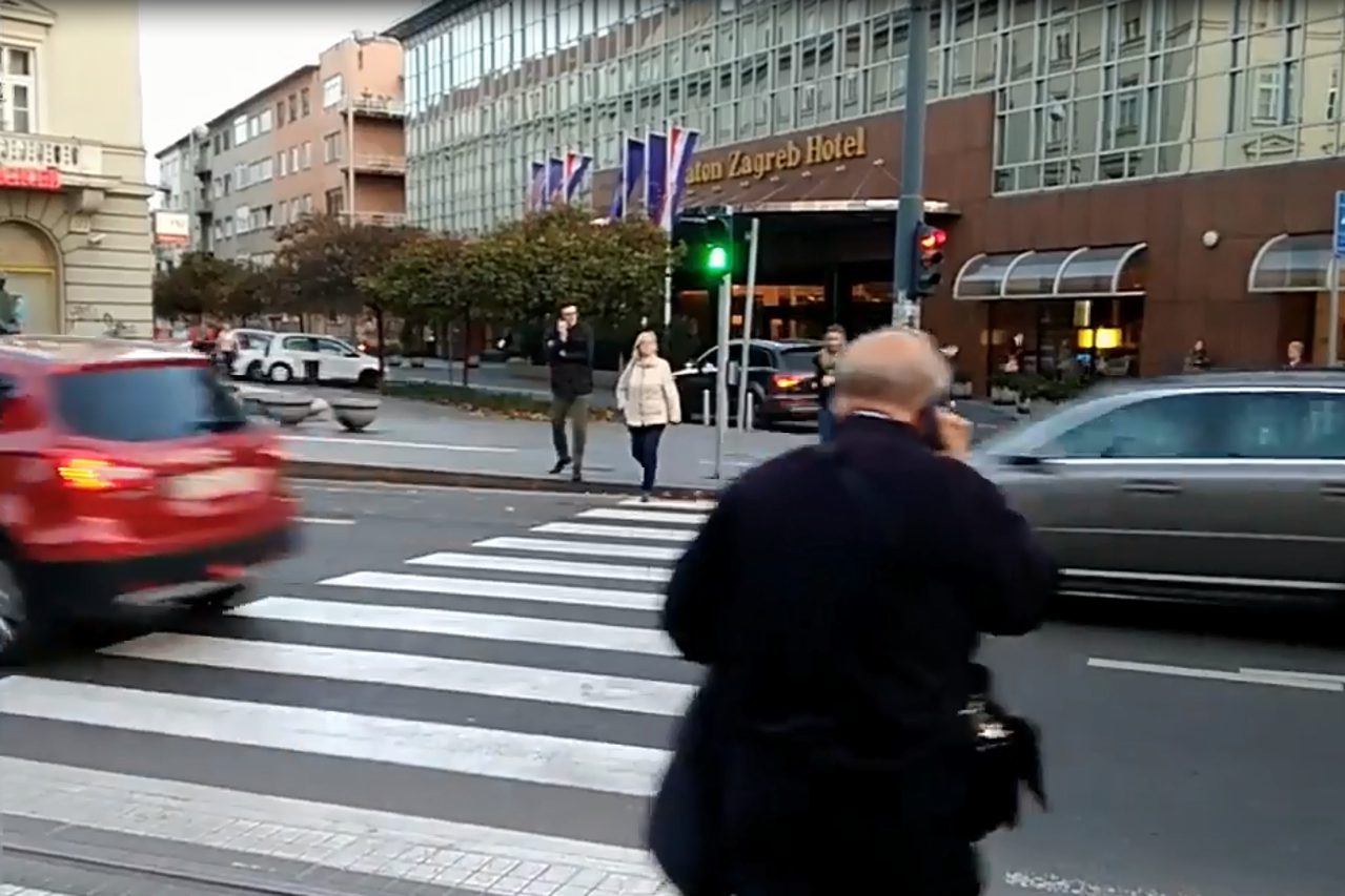 Prolasci kroz crveno pored hotela Sheraton