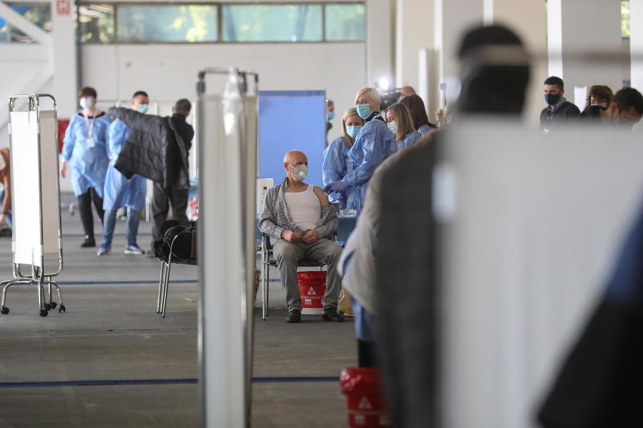 Na Zagrebačkom velesajmu počelo masovno cijepljenje građana protiv covida-19