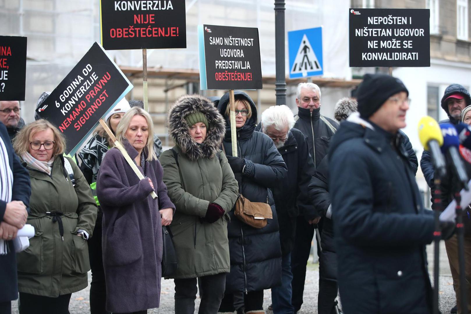 19.12.2022., Zagreb - Zrinjevac. Udruga Franak odrzala je konferenciju za medije u iscekivanju odluke Gradjanskog odjela Vrhovnog suda o pravnim shvacanjima o pravima potrosaca koji su konvertirali kredite. Medijima su se obratili Goran Aleksic i Vlado Iljkic. Photo: Sanjin Strukic/PIXSELL