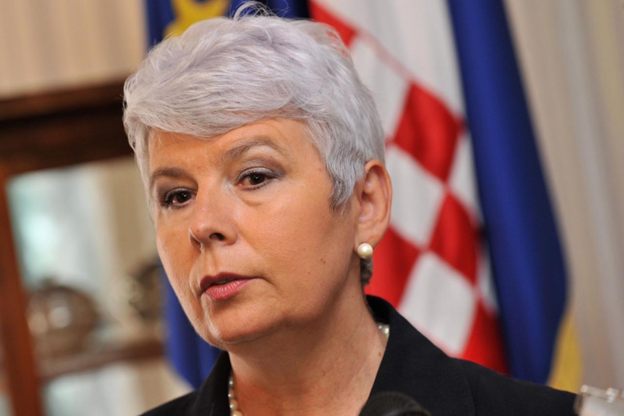 '01.08.2011., Zagreb - Predsjednica Vlade Republike Hrvatske Jadranka Kosor u banskim dvorima sastala se s Porecko-pulskim biskupom monsinjorom Ivanom Milovanom Photo: Marko Lukunic/PIXSELL'