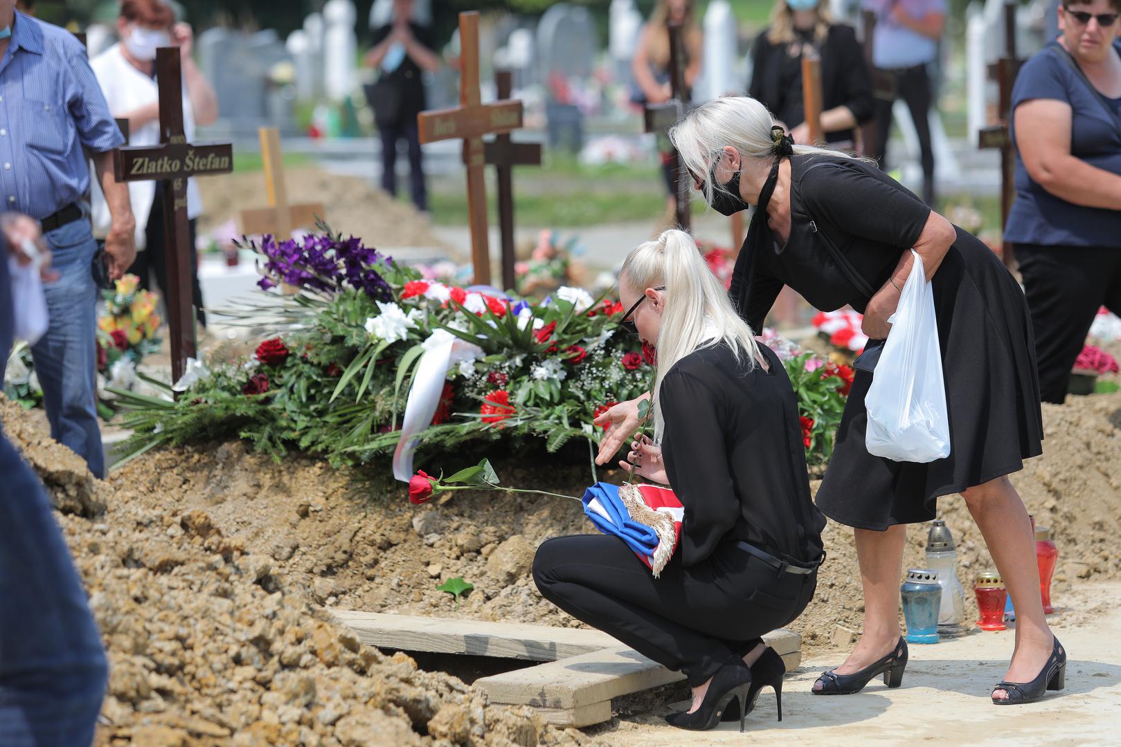 Na zagrebačkom groblju Markovo polje danas je pokopan kiropraktičar Ante Pavlović, koji je preminuo u nedjelju u 63. godini života. 