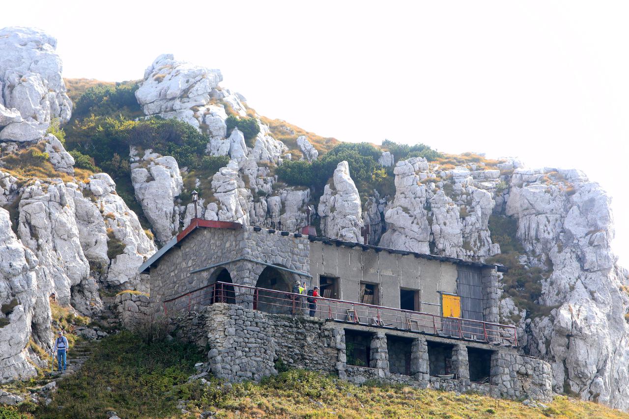 Planinarski dom Snježnik