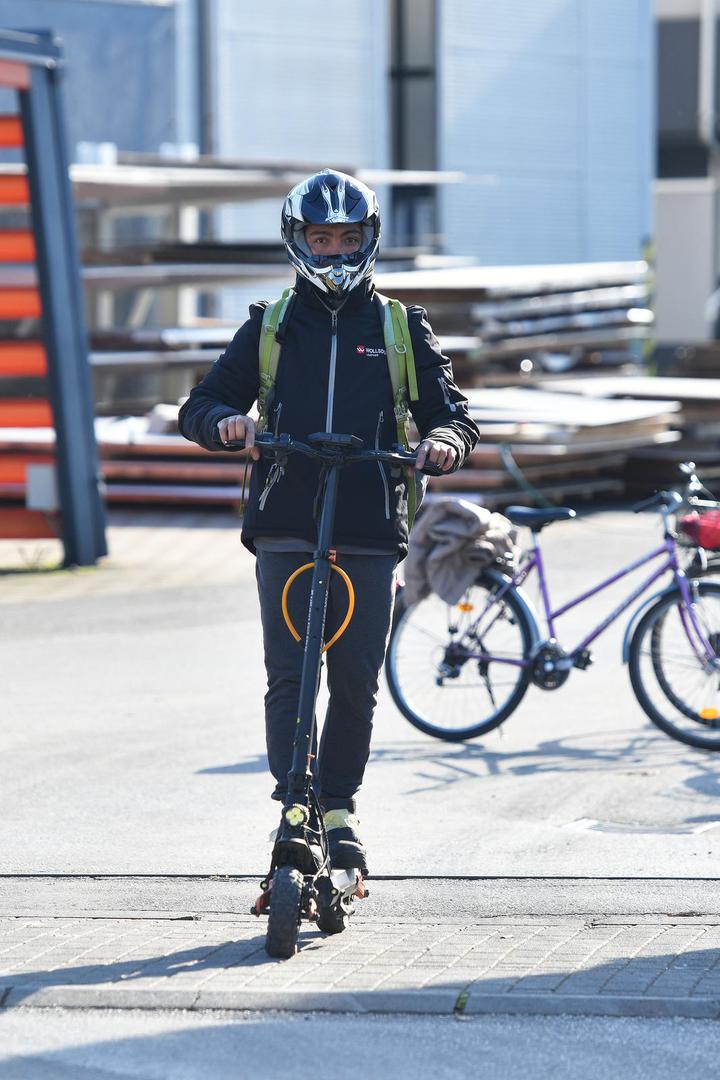 15.10.2024., Prelog -  Strani radnici u tvornici Komet. Photo: Vjeran Zganec Rogulja/PIXSELL