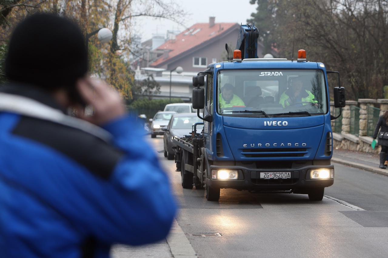 rkirati jer im ispred njihovih kuca Pauk redovito dize aute, a parkinga nemaju u blizini.  Photo: Dalibor Urukalovic/PIXSELL