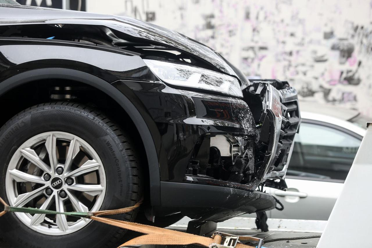 Zagreb: Izgubio kontrolu nad vozilom i zabio se u polikliniku u Derenčinovoj ulici