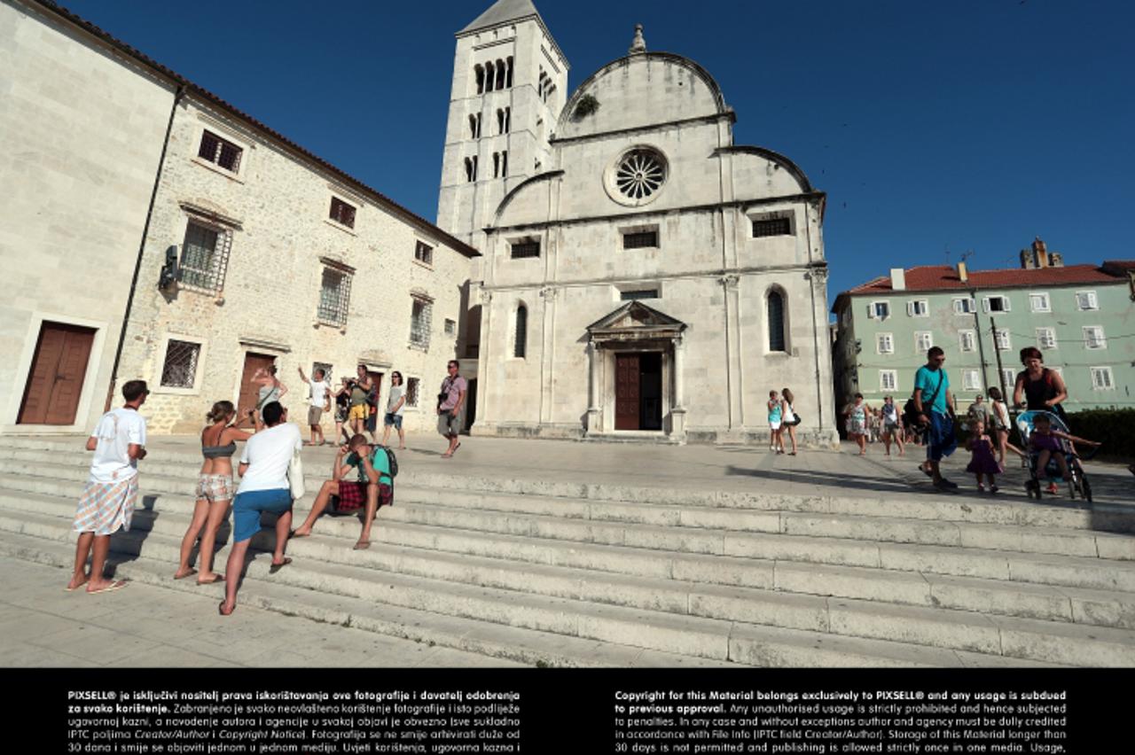 '23.07.2013., Zadar - Turisticka patrola u Zadru. Gradske ulice privlace turiste mnogim znamenitostima.  Photo: Dalibor Urukalovic/PIXSELL'