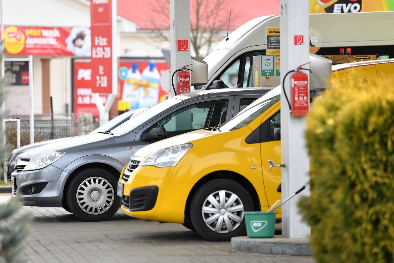 Mađarska: Cijene goriva jeftinije nego u Hrvatskoj,  no gužvi nema jer je dizel limitiran na maksimalno 10 litara
