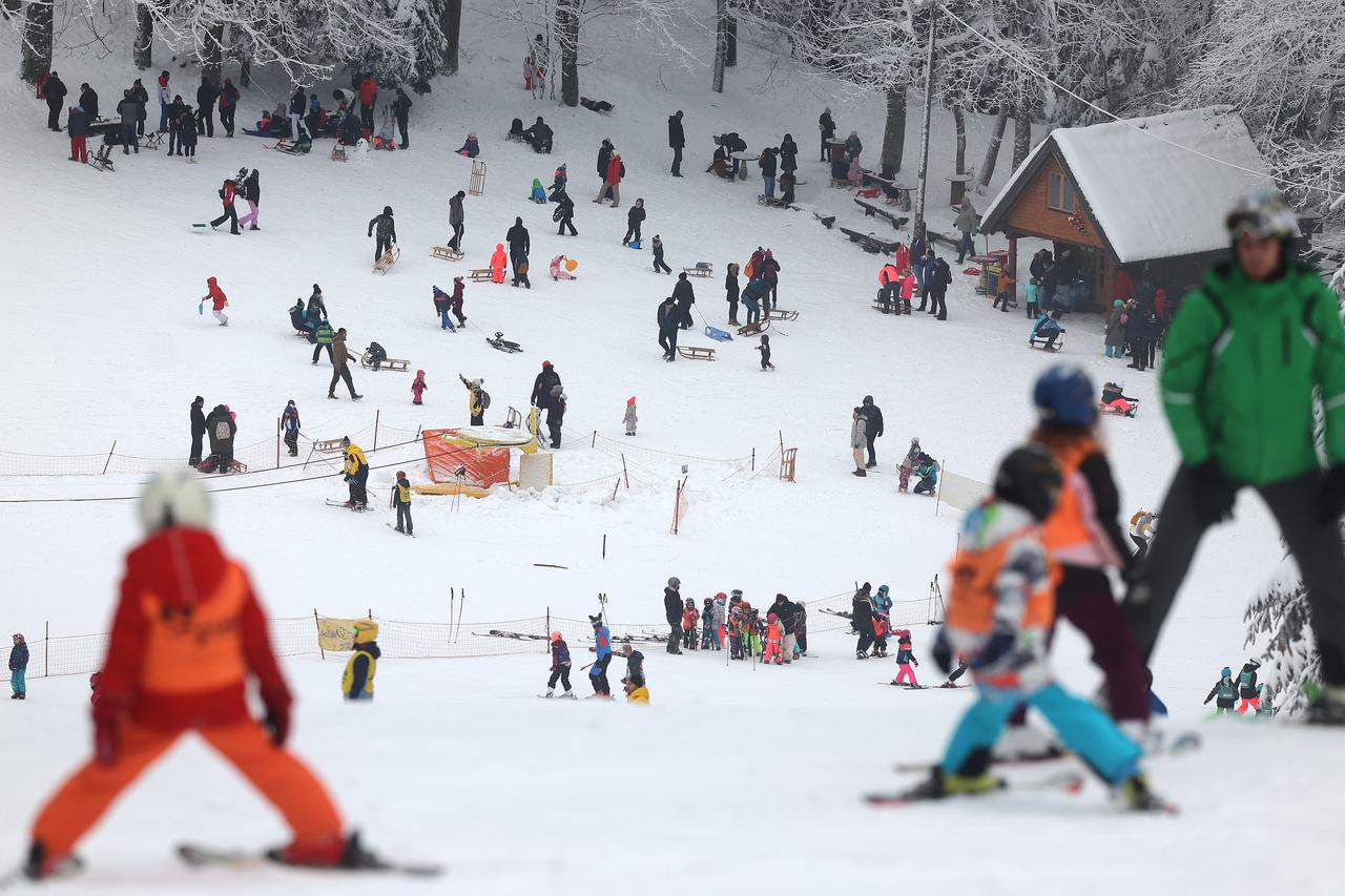 Počela sezona skijanja za građanstvo na Skijalištu Sljeme