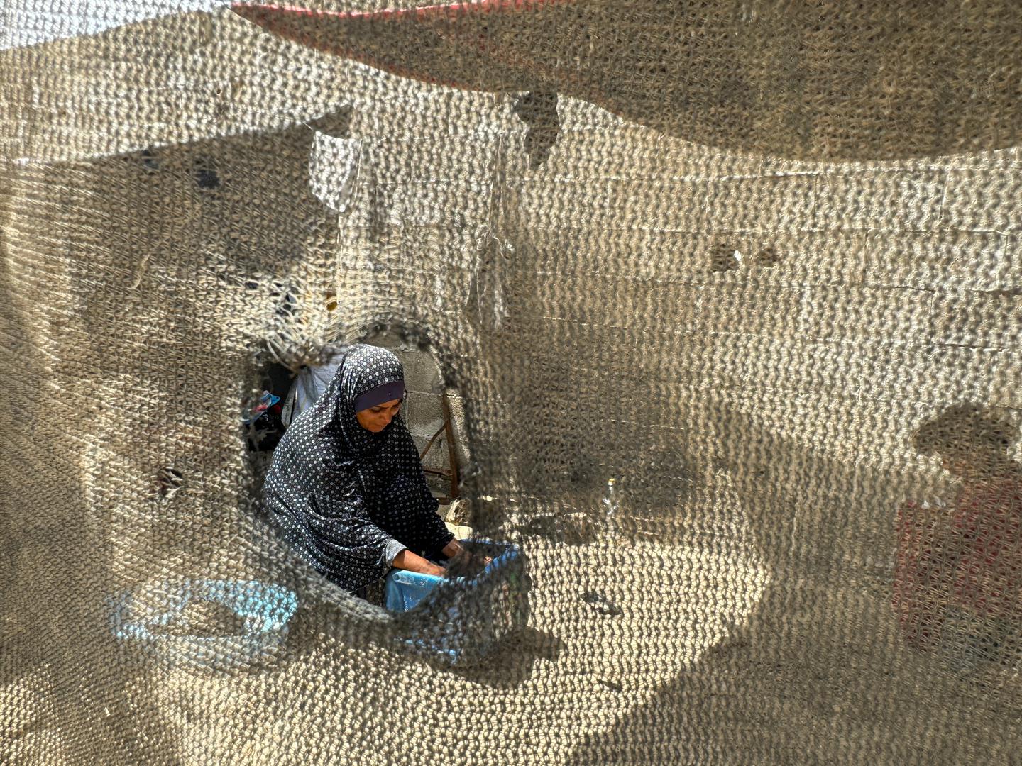 A displaced Palestinian woman, who fled her house due to Israel's military offensive, washes clothes at a tent camp, amid the ongoing conflict between Israel and Palestinian Islamist group Hamas, in Rafah, in the southern Gaza Strip May 23, 2024. REUTERS/Mohammed Salem Photo: MOHAMMED SALEM/REUTERS