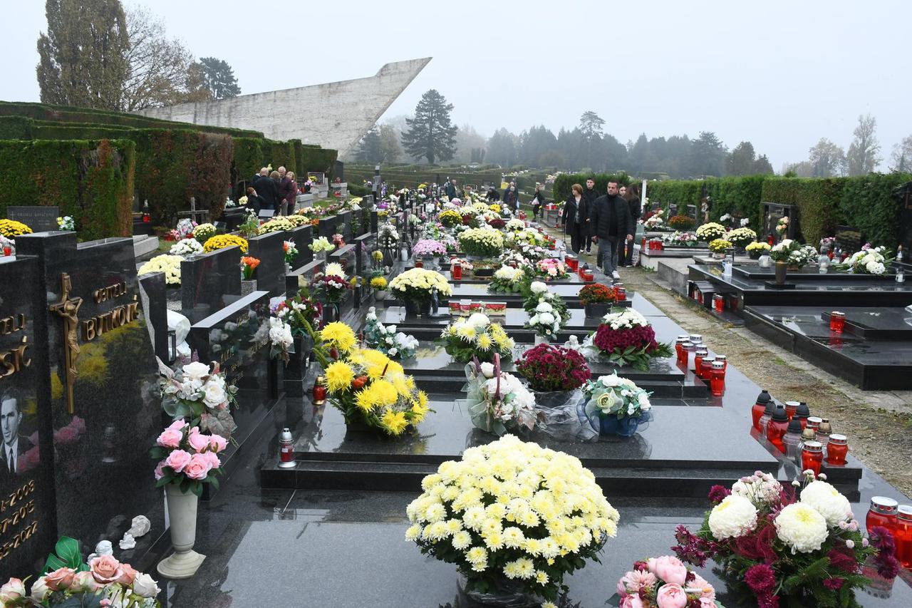 Siščani na blagdan Svih svetih obilaze grobove svojih najdražih