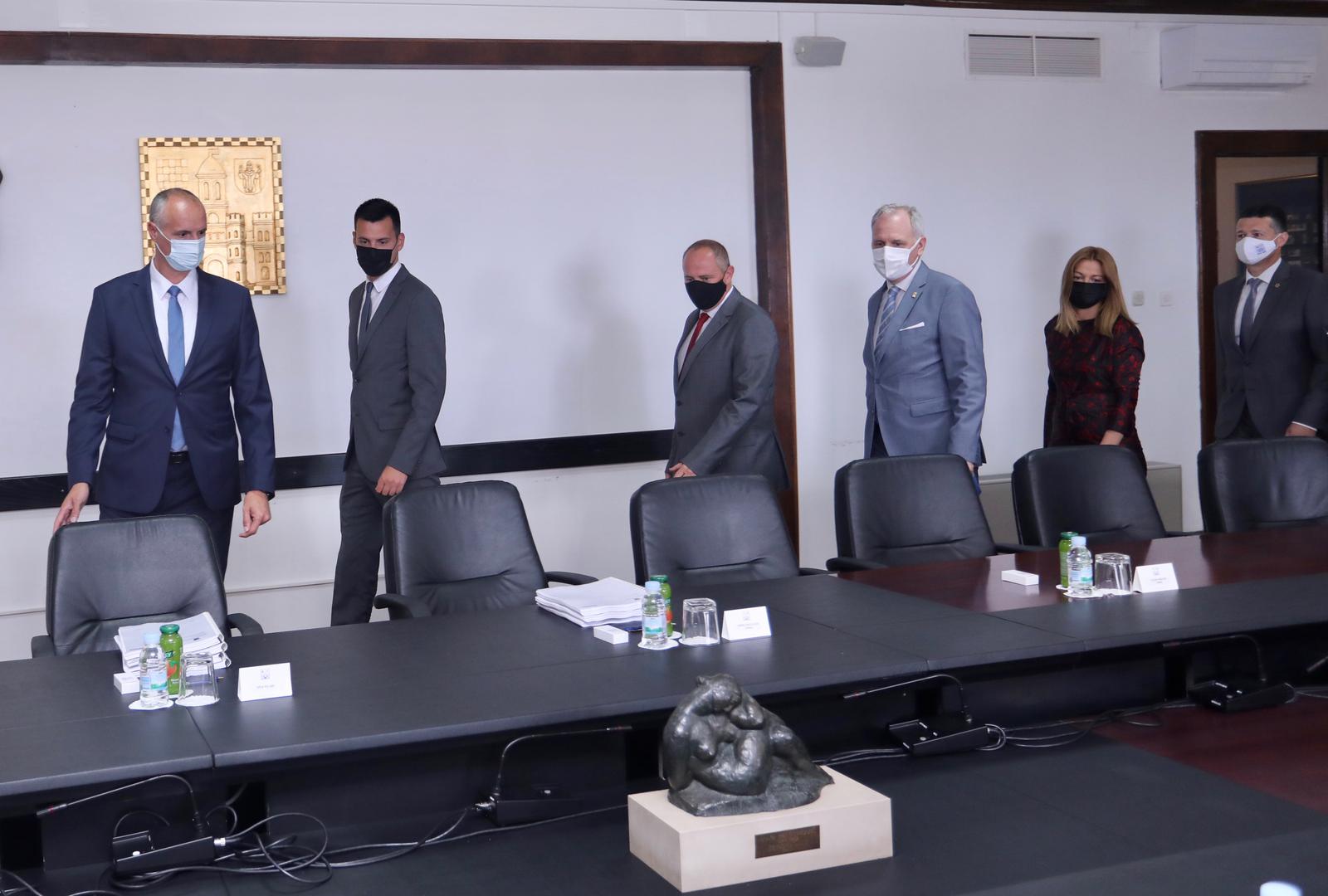 07.06.2021., Split - U Gradskom poglavarstu odrzana je primopredaja vlasti izmedju izabranog gradonacelnika Ivice Puljka i bivseg gradonacelnika Andre Krstulovica Opare. Ivica Puljak i Andro Krsutlovic Opara Photo: Ivo CagaljPIXSELL