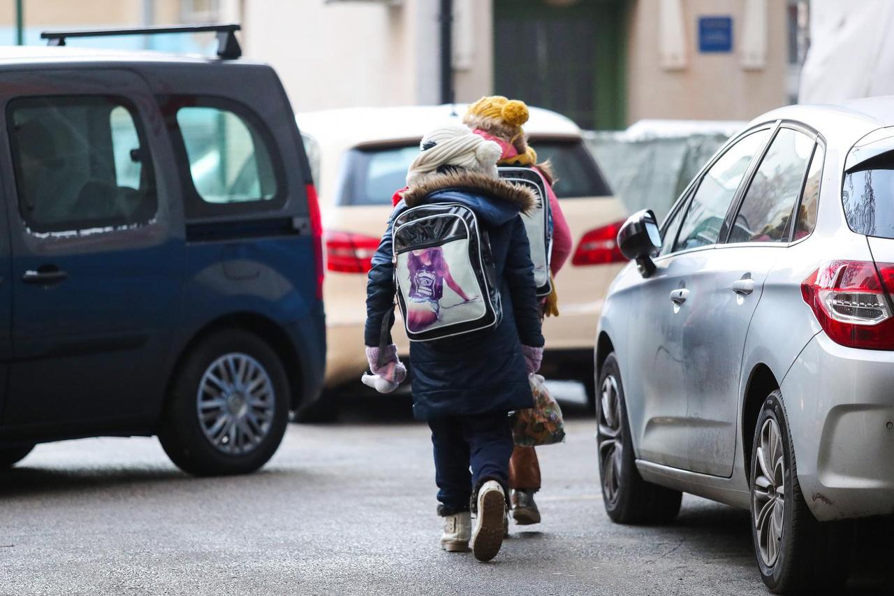 Dolazak učenika u osnovnu školu Ivana Gundulića predstavlja opasnost zbog nedavnih potresa
