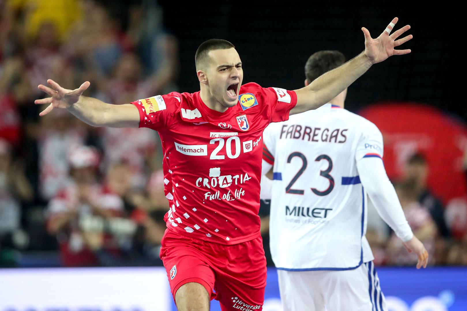 Stasiti desni vanjski prije prvenstva ostvario je nevjerojatan transfer u redove francuskog PSG-a, a nakon pobjeda mogli smo ga vidjeti emotivnog u zagrljaju oca Ivice, bivšeg rukometaša.