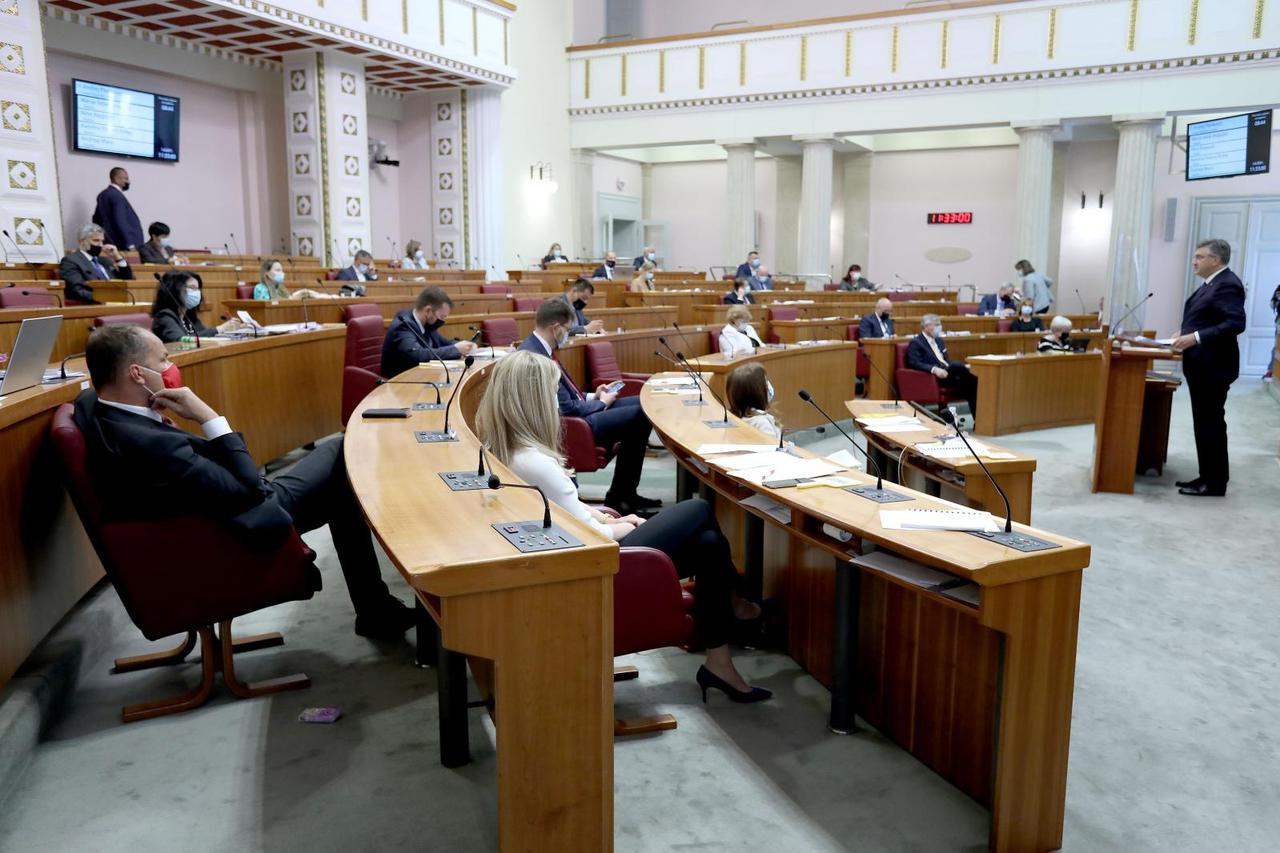 Zagreb: Sjednica nastavljena raspravom o povjerenju ministru Berošu