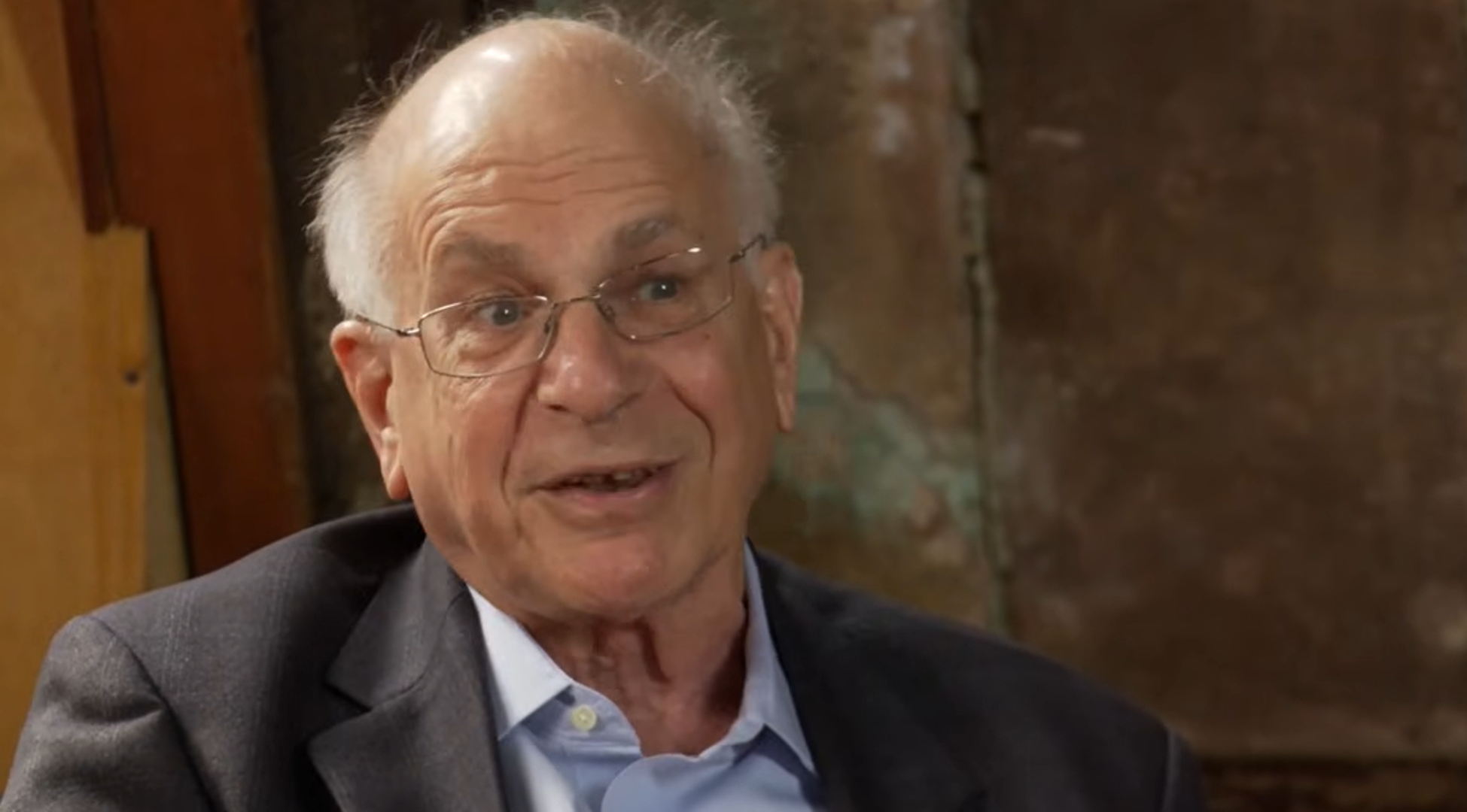 Informaciju je 2025. objavio The Wall Street Journal, a prenijeli su je brojni svjetski mediji. Kahneman je prije odlaska u Švicarsku bliskim osobama poslao poruku u kojoj ih je obavijestio da odlazi ondje kako bi okončao život. Autor poruke i odluke nije želio da njegova smrt zasjeni njegov znanstveni rad, pa je informacija o načinu smrti ostala izvan javnosti gotovo godinu dana.