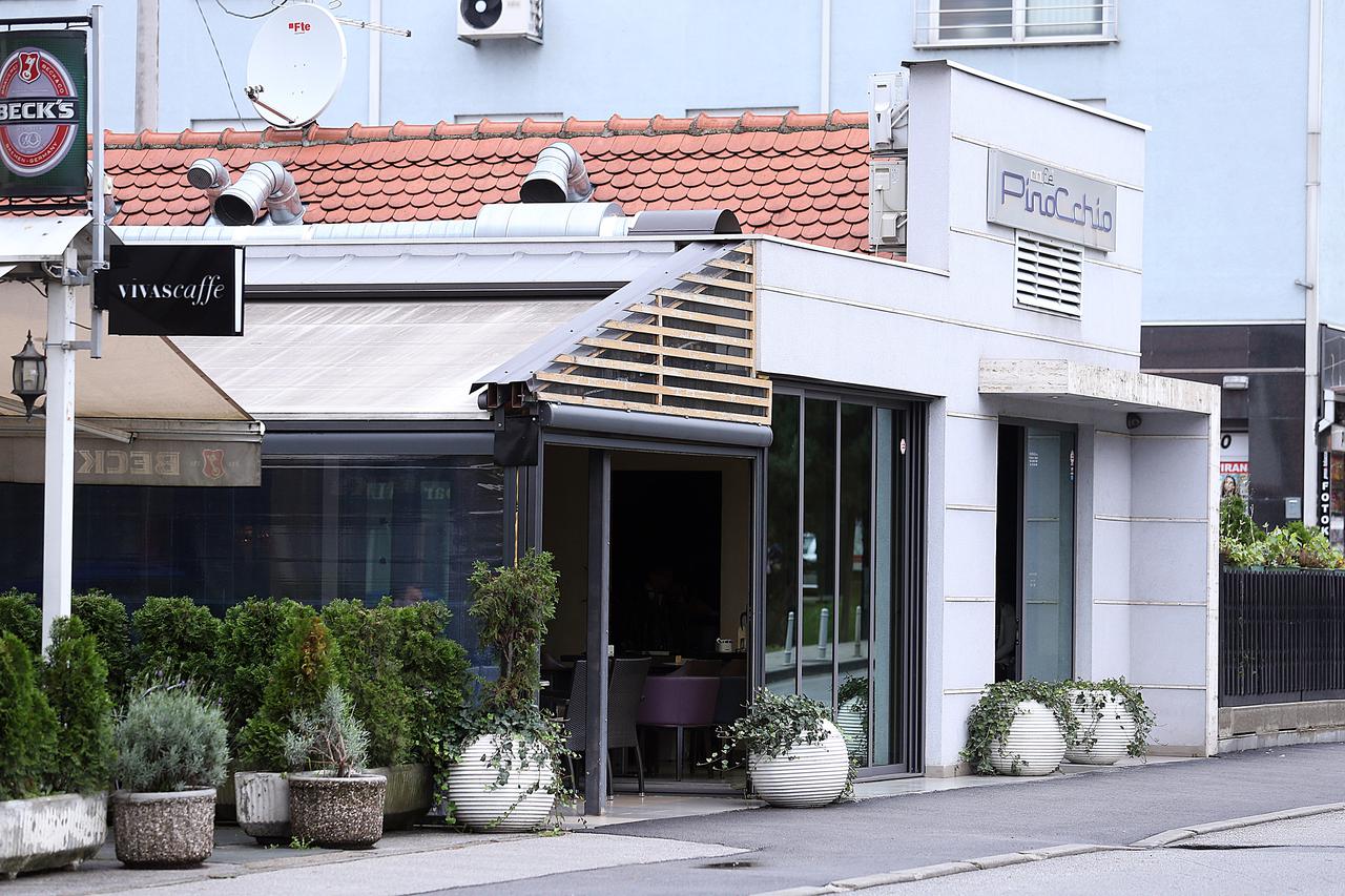 12.09.2014., Zagreb - Susjedi koji zive pored kafica Pinocchio na Tresnjevci zale se na to da je terasa i nadogradnja kafica ilegalna, te im je zatvoren vatrogasni pristup zgradi.  Photo: Goran Stanzl/PIXSELL