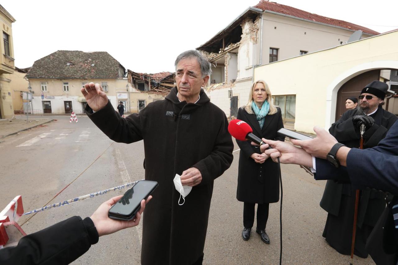 Predsjednica BiH entiteta RS Željka Cvijanović u obilasku potresom pogođene Banovine