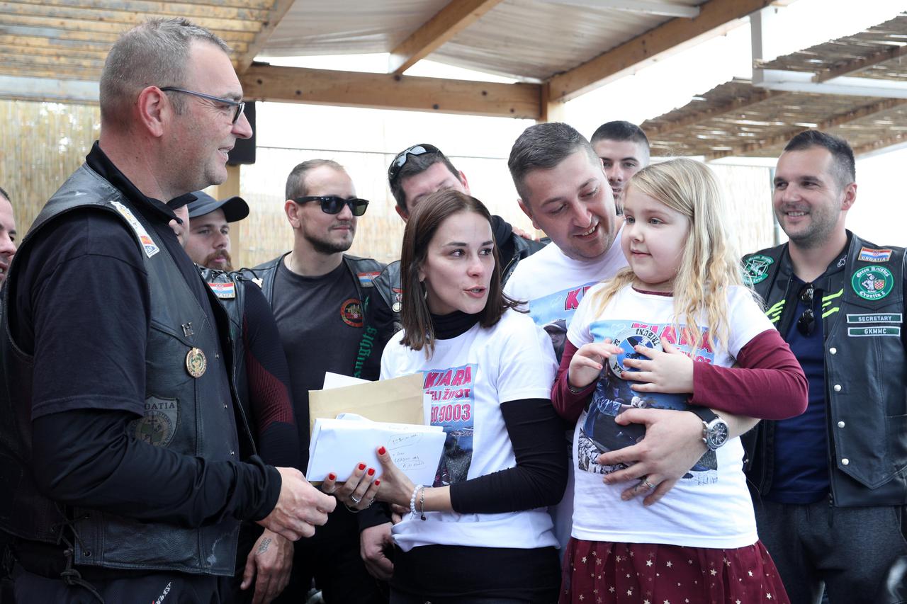 Brodarica: Bikeri predali novac roditeljima djevojčice Kiare Goršić