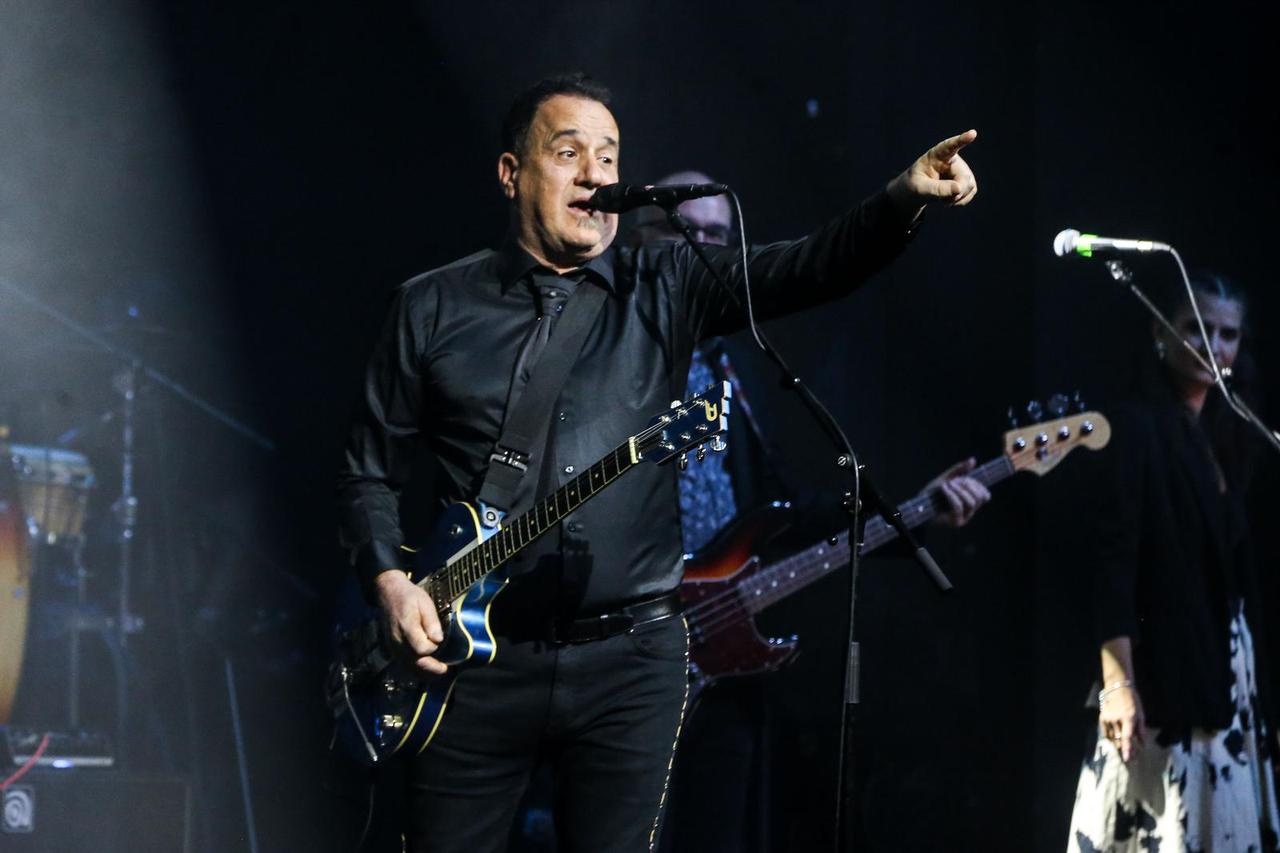 Beograd: Legendarni kantautor i pjevač Neno Belan uz pratnju svojih Fiumensa proslavio 40 godina karijere koncertom u mts Dvorani