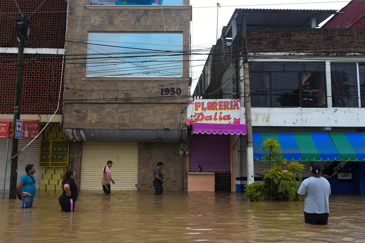 Torrential rains burst rivers, sparking floods in eastern Mexico