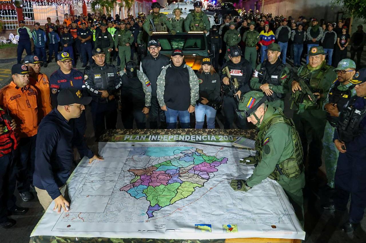 storyeditor/2025-11-14/2025-11-12T012648Z_1945097923_RC2PUHAAXSJ4_RTRMADP_3_USA-VENEZUELA-MILITARY.JPG