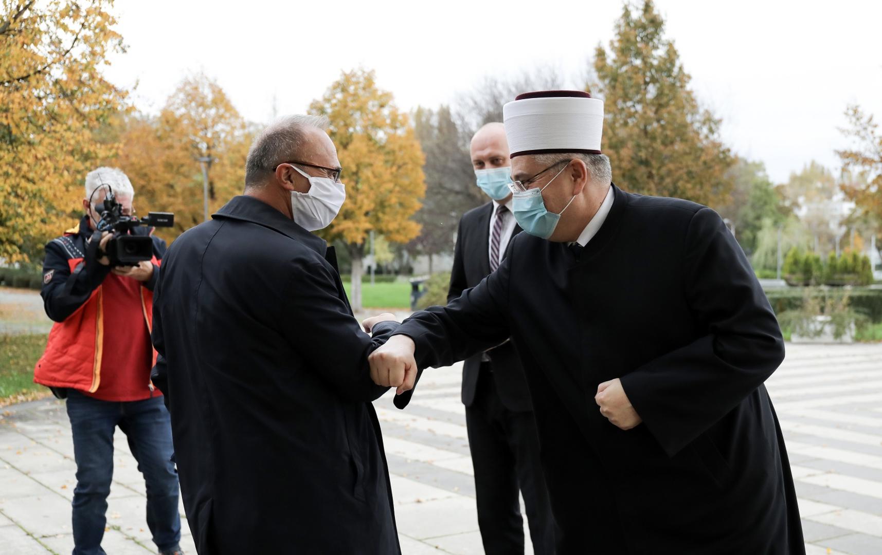 27.10.2020., Zagreb - Ministar vanjskih i europskih poslova Gordan Grlic Radman na radnom sastanku  s predsjednikom Mesihata Islamske zajednice u Hrvatskoj muftijom Azizom ef. HasanovicemPhoto: Emica Elvedji/PIXSELL