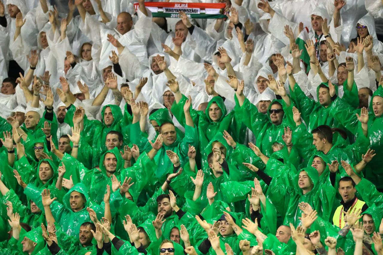 Split: Obitelj Zlatka Dalića i navijači na tribinama na utakmici Hrvatska - Mađarska na Poljudu