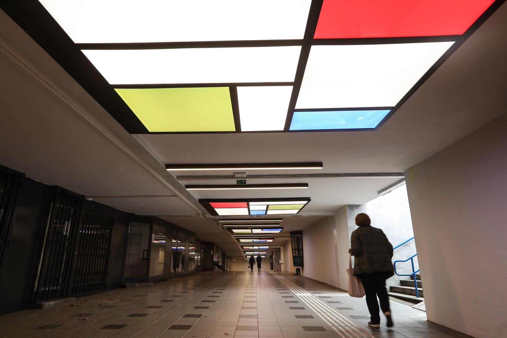 Kvadrati i pravokutnici nalik onima kakve je slikao nizozemski umjetnik Pieter Cornelis Mondrian odnedavno krase strop pothodnika u novozagrebačkom naselju Siget.