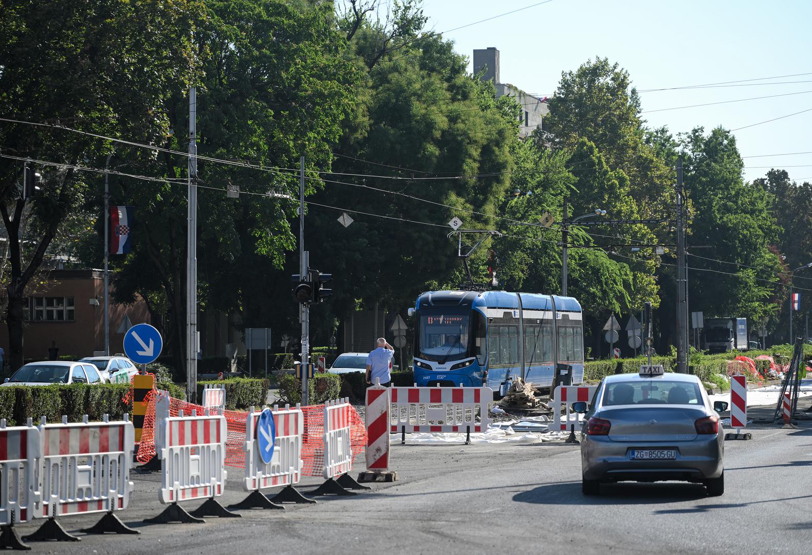  Radovi na ovom važnom prometnom čvorištu trebali su, prema prvotnom planu, trajati sve do 31. kolovoza, no tramvajski promet uspostavljen je već 20. kolovoza, desetak dana prije predviđenog roka.