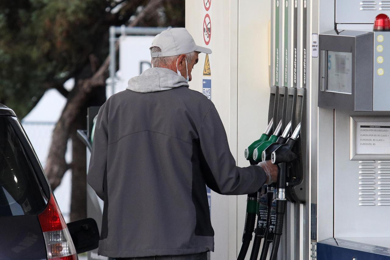 Vlada posebnom uredbom ograničila cijene goriva na benzinskim postajama