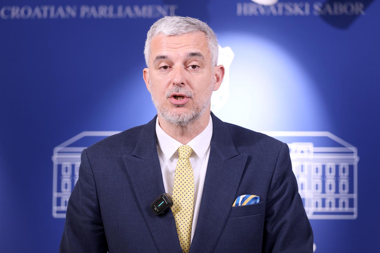 Zagreb: Nino Raspudić o kineskim raketama u Srbiji