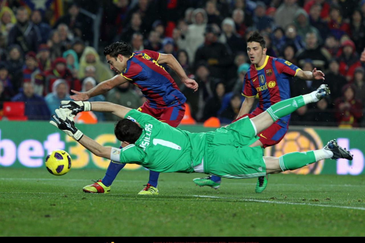 \'30.11.2010. Camp Nou, ESP, FC Barcelona vs Real Madrid, im BIld , Barcelona\'s Xavi Hernandez and David Villa and Real Madrid\'s Iker Casillas during la liga match on november 29th 2010. Foto:  © np