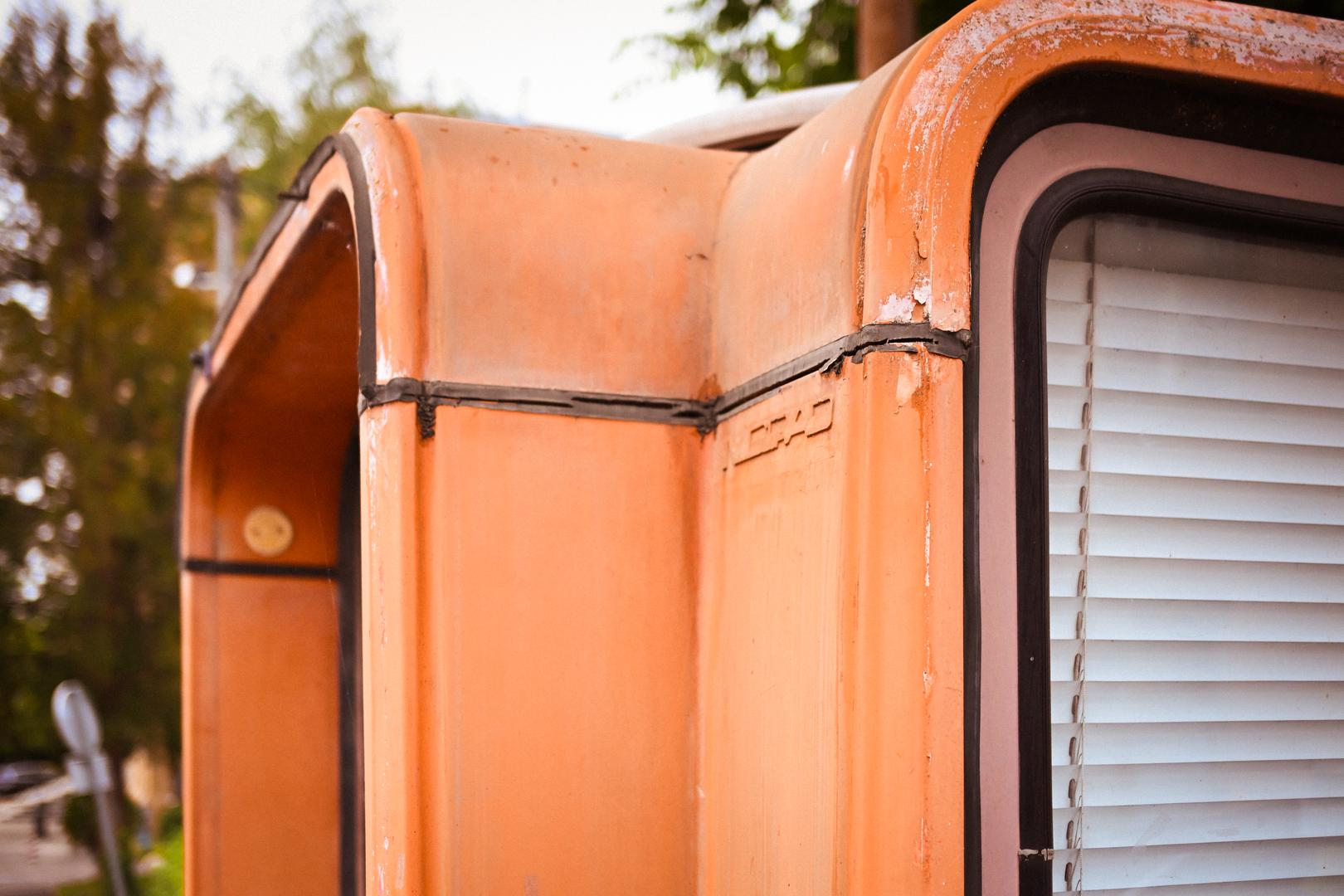 Na kiosku su se prodavale novine i cigarete, sendviči, cvijeće i karte. Kiosk je do danas ostao ikona urbanizma i dizajna.