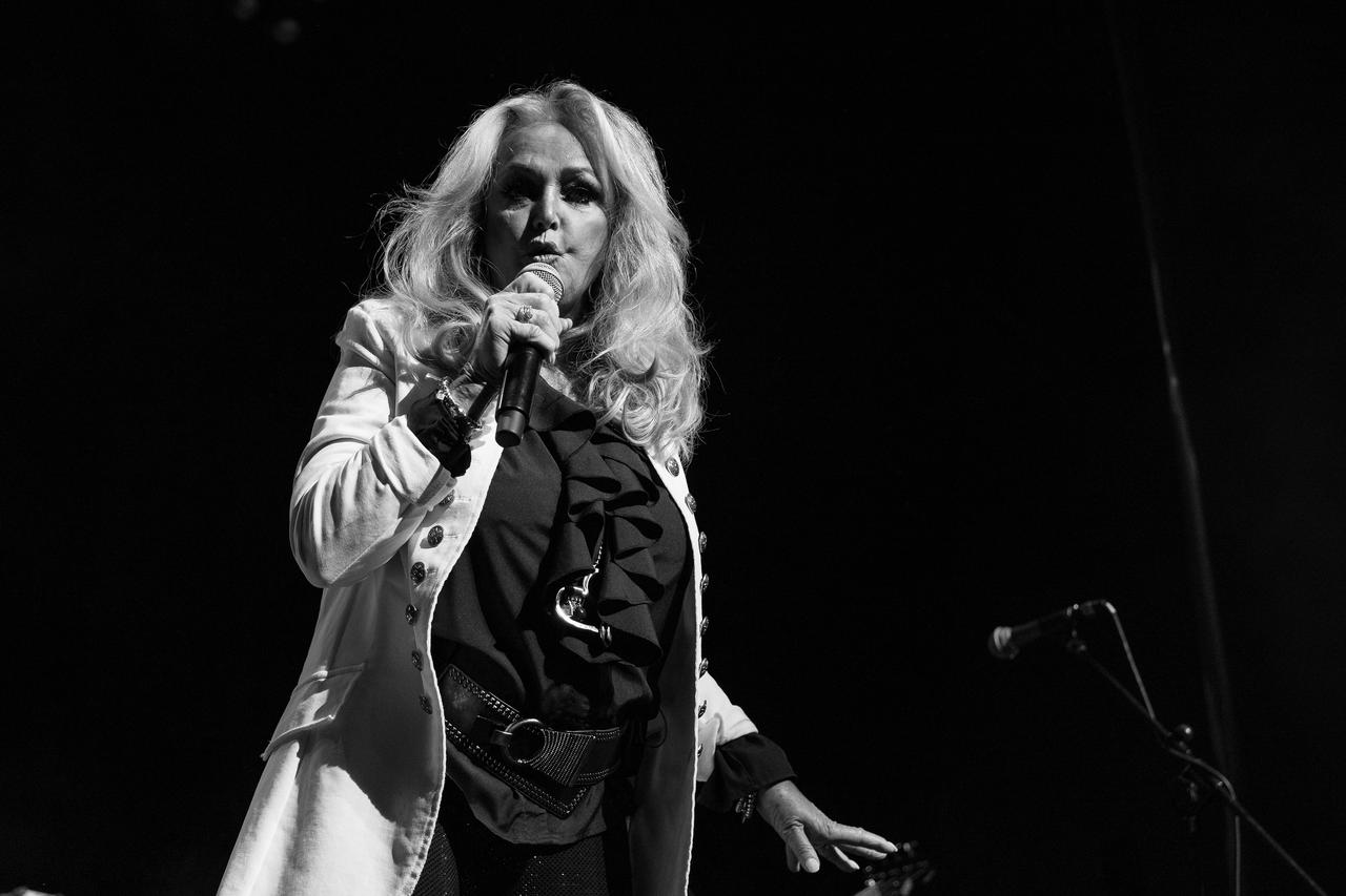 Singer Bonnie Tyler performs