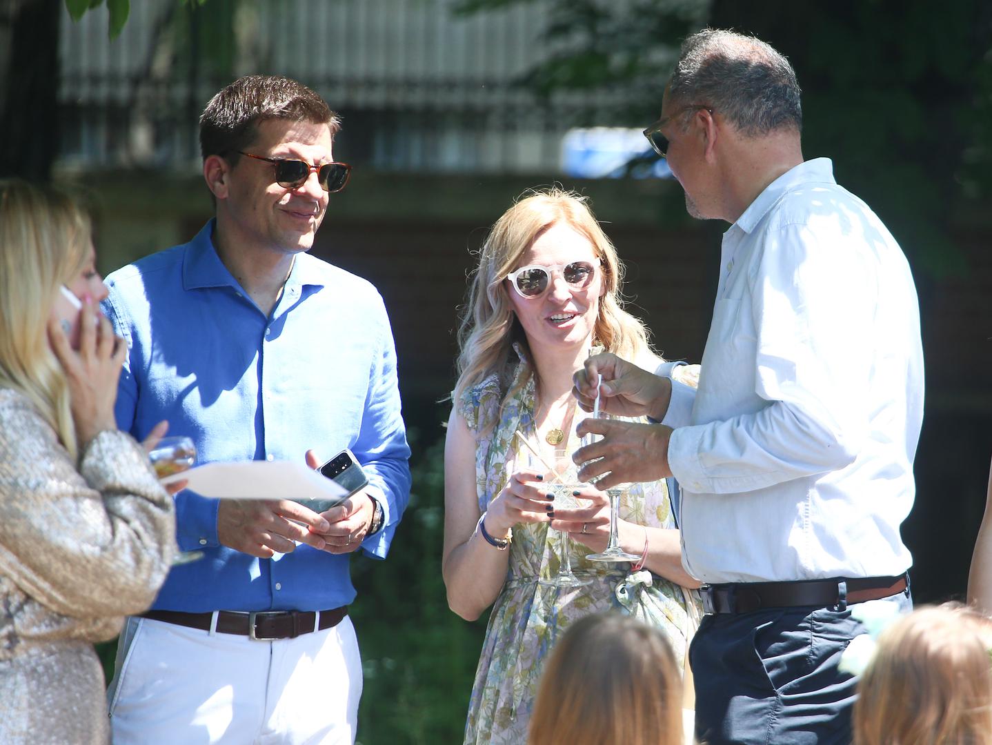 Inače, cijelu svečanost dodatno je upriličila glazbena diva Tereza Kesovija koja im je otpjevala nekoliko pjesama, između ostalih i "Posljednja i prva ljubavi".