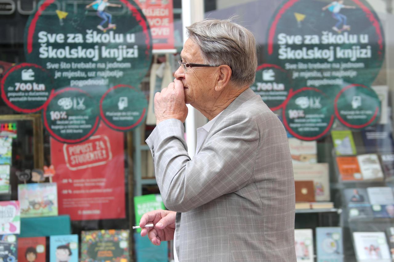 Zagreb: Miroslav Blažević prošetao gradom i fotografirao se s fanovima